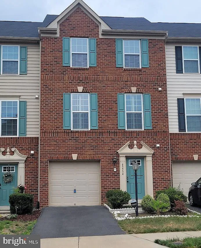 3 bed, 4.0 bath, 1720 sqft, $3,000 — Photo 1