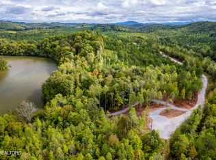 104 Pineview Ln, Vonore, TN 37885