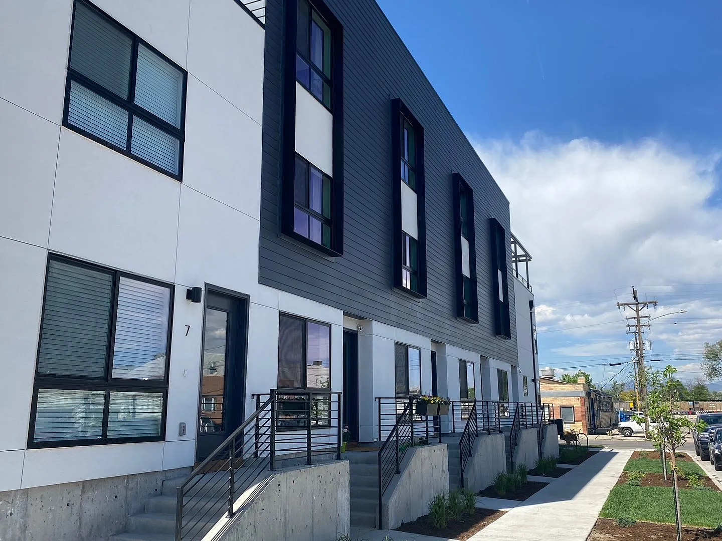 Newer Build Near Light Rail with Mountain Views — Photo 2