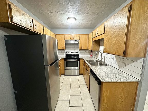 5th image of 2107 Hinkle Ave APT C