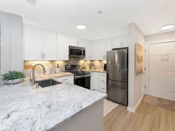 26 Avenue At Port Imperial image 2 of 38