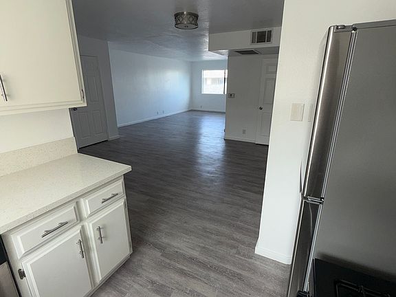 3rd image of 4434 Fulton Ave APT 203