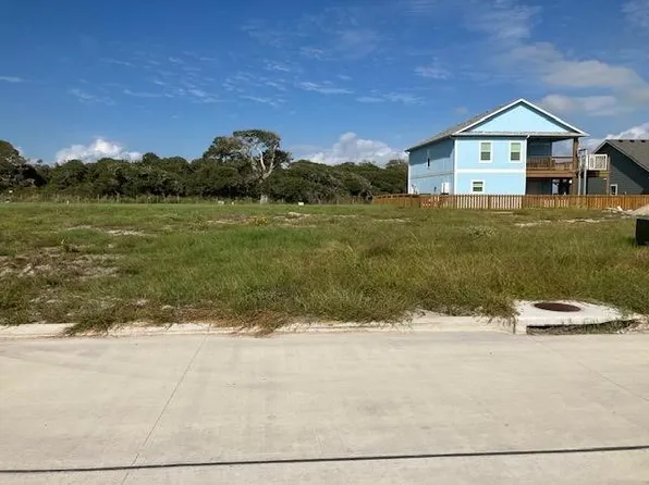 152 Breezeway Dr, Rockport, TX 78382