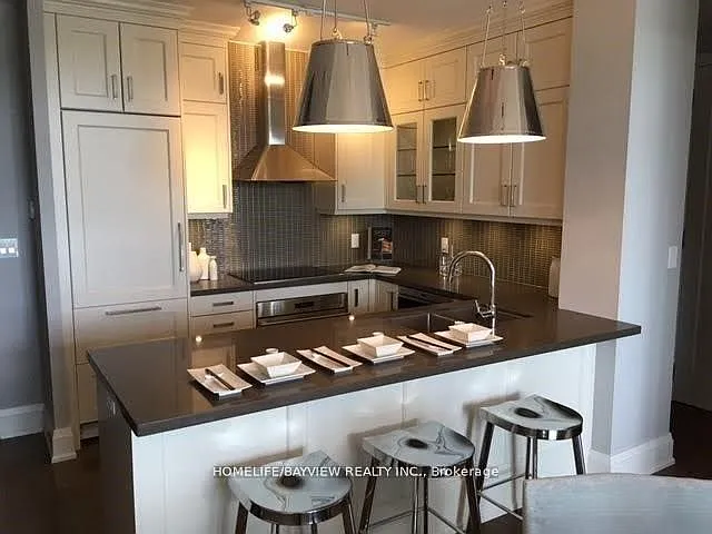 9 Stollery Pond Cres #207 — Photo 3