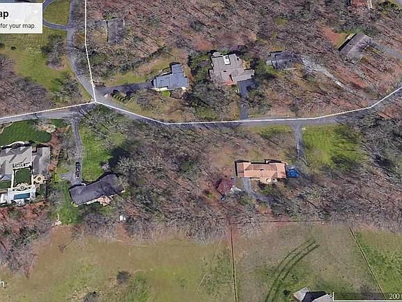 5th image of White Oak Dr