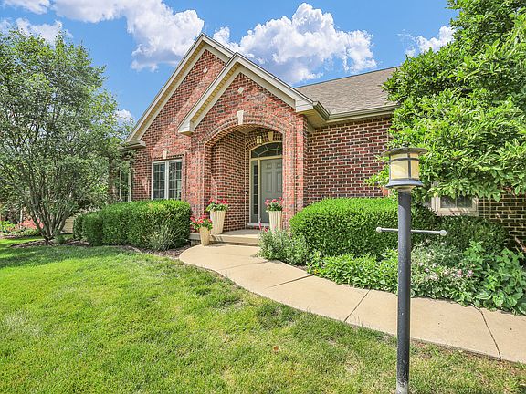 3rd image of 3304 Sandhill Ln