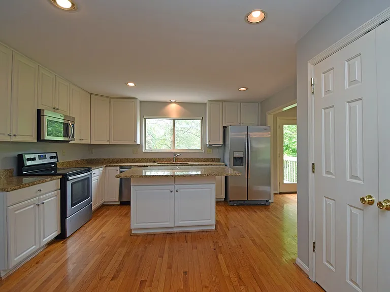 6490 Glenarbor Dr — Photo 11