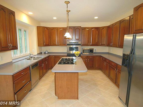 4th image of 606 Poplar Dr