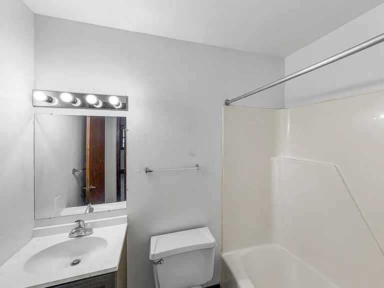 506 N 4th St #13 — Photo 5