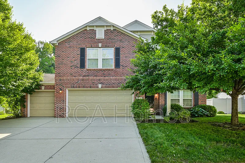 4 bed, 2.0 bath, 2743 sqft, $2,500 — Photo 1