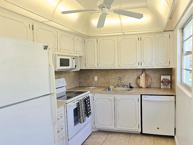 184 Tilford #I — Photo 6