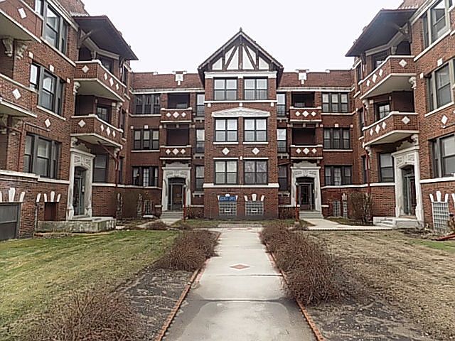 1st image of 5728 S King Dr Unit 1B