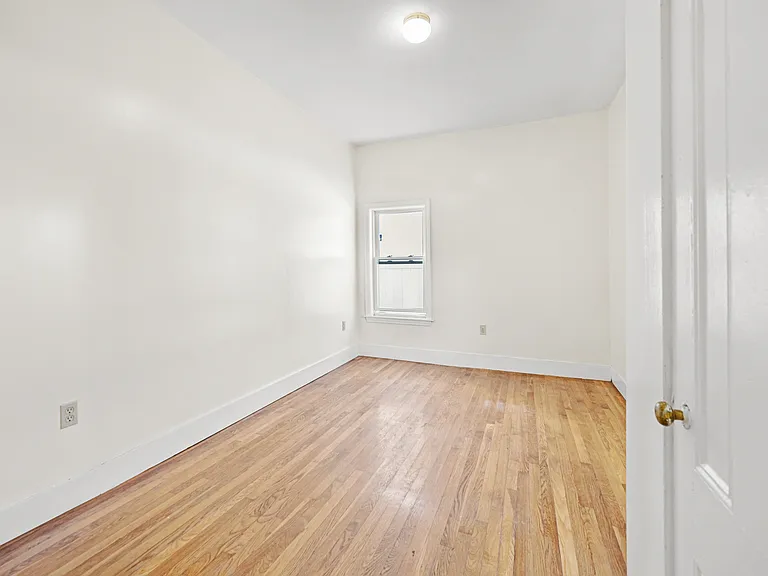 8 Richardson St — Photo 12