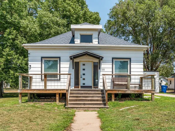 708 E Main St, Vermillion, SD 57069