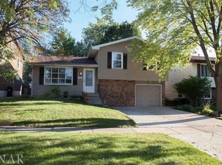 2513 Clearwater Ave, Bloomington, IL
