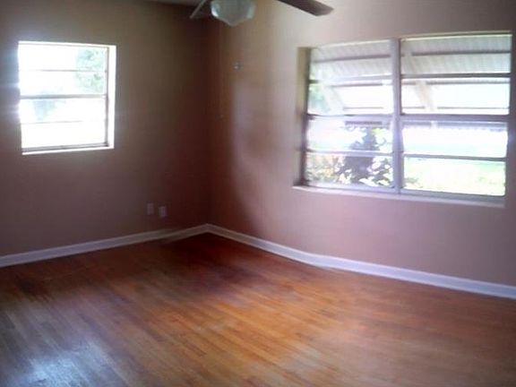 5th image of 1302 Canberra Ave