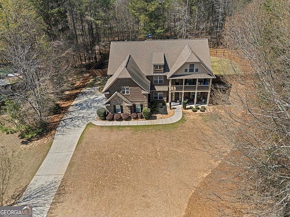 3rd image of 8 Ranan Ln