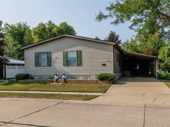 53 Periwinkle Dr, Olmsted Falls, OH 44138