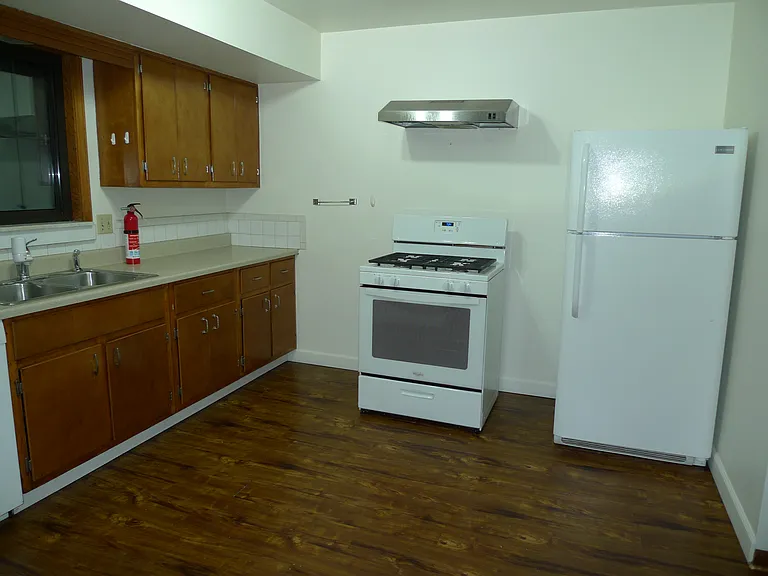 1097 Highland St — Photo 2