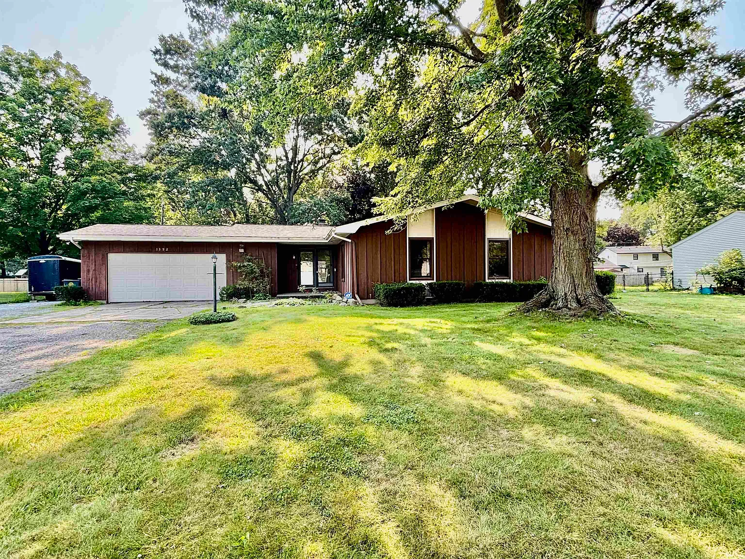 1392 Berkshire Dr photo 1