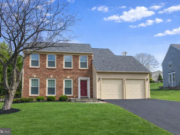 3003 Emerald Chase Dr, Herndon, VA 20171