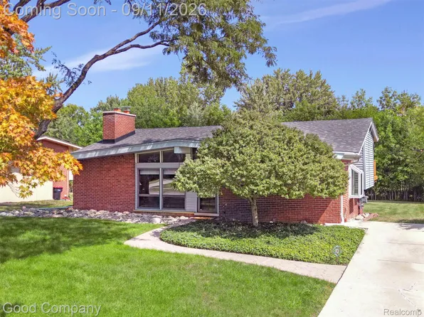 29634 Westbrook Pkwy, Southfield, MI 48076