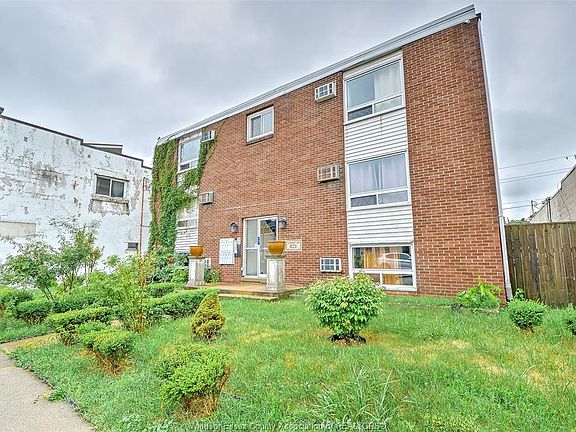 4th image of 821 Pillette Rd #7