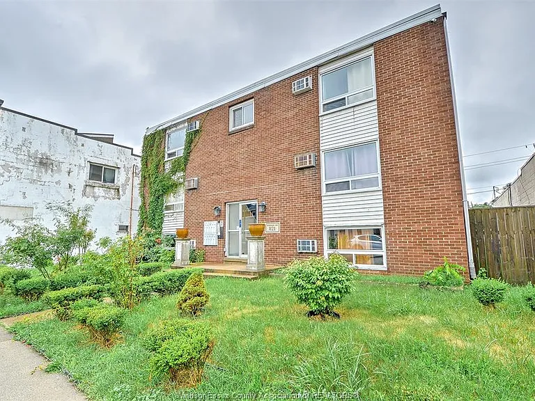 821 Pillette Rd #7 — Photo 4