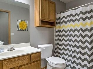 10901 Potter St, Omaha, NE 68142