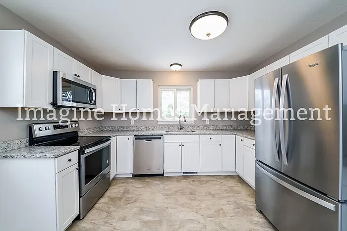 3 bed, 1.0 bath, 1240 sqft, $2,350 — Photo 3