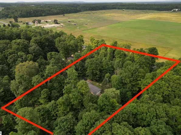 2783 Lake Ann Rd, Interlochen, MI 49643