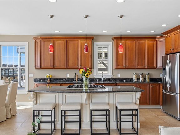 4th image of 4 Fosters Point