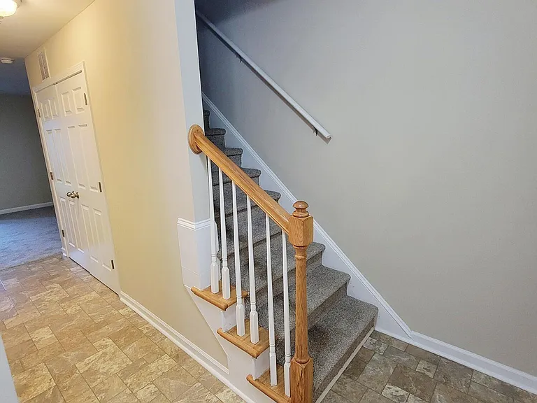 411 Whitehall Ct — Photo 3