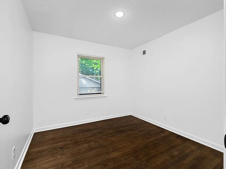 1860 Brookhaven Dr — Photo 22