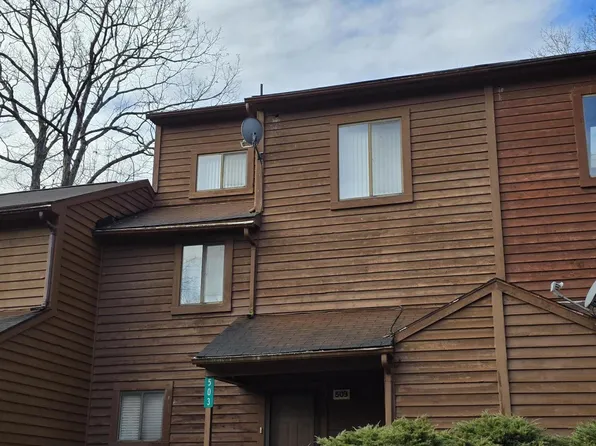 503 English Ct, Bushkill, PA 18324