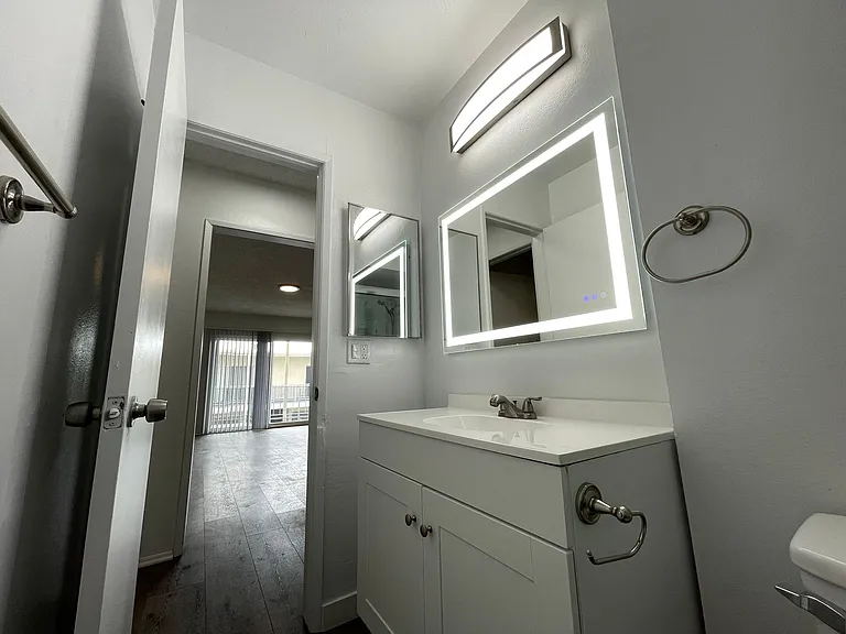 20317 Saticoy St — Photo 24