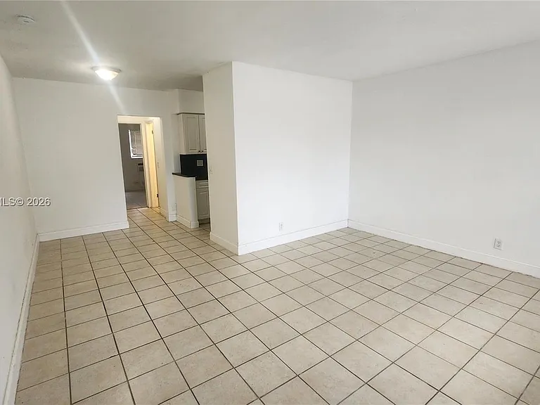 280 SW 11th Ave #5 — Photo 3