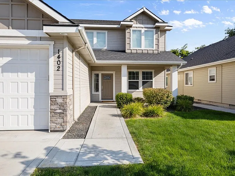 5 bed, 2.5 bath, 2603 sqft, $2,850 — Photo 2