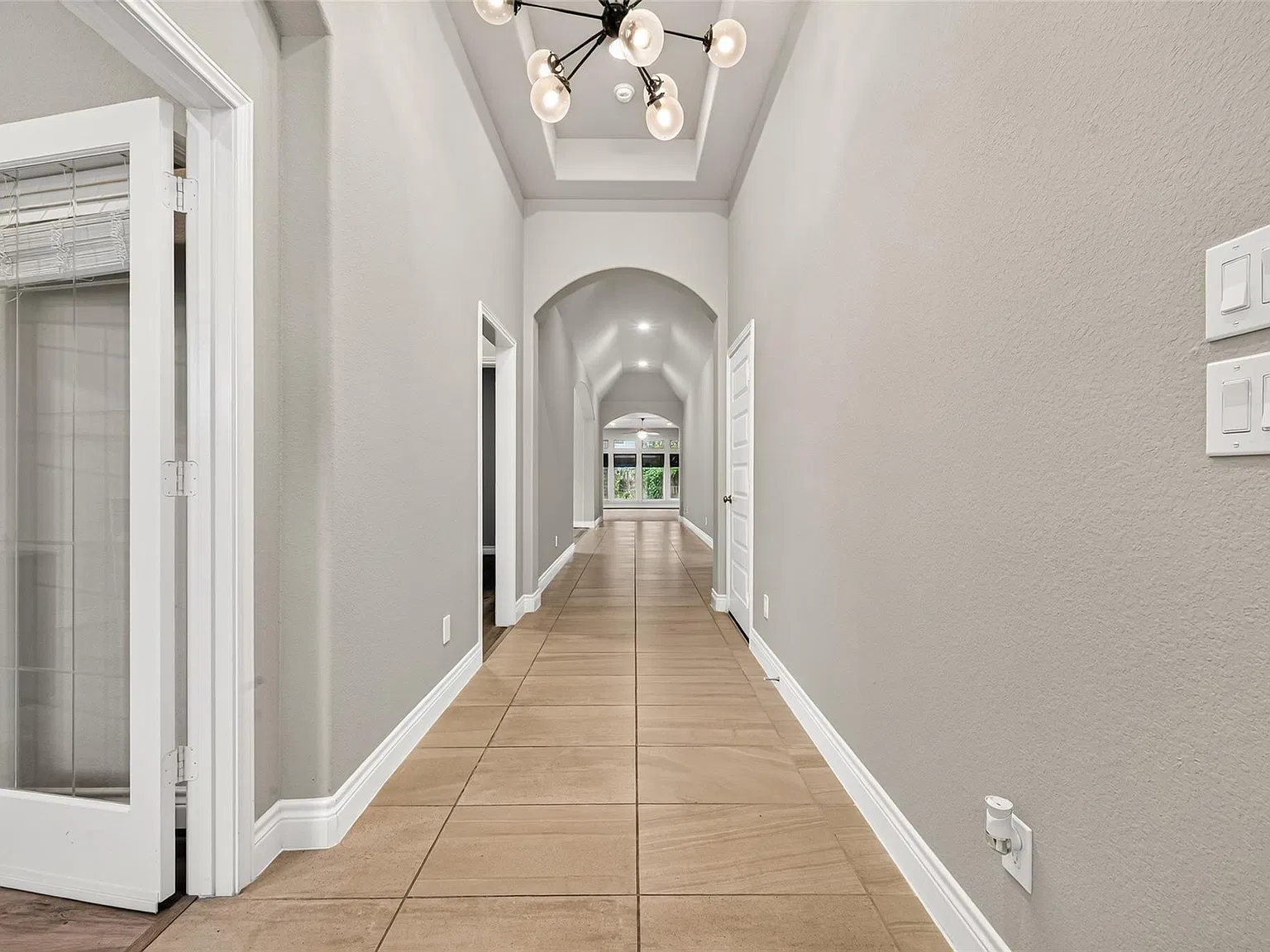 4 bed, 3.0 bath, 2640 sqft, $3,050 — Photo 4