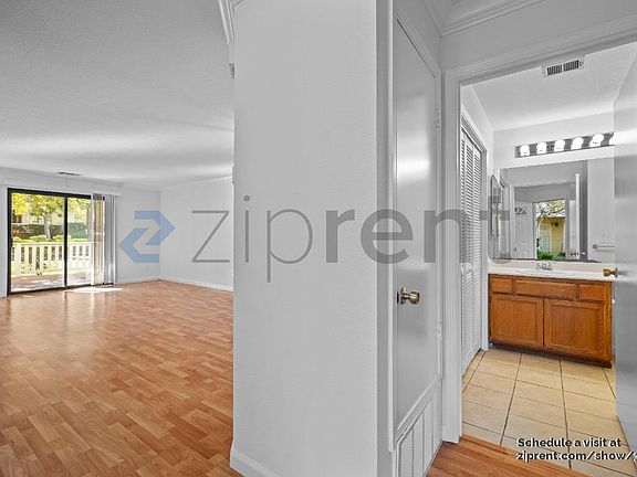 3rd image of 605 Devonwood
