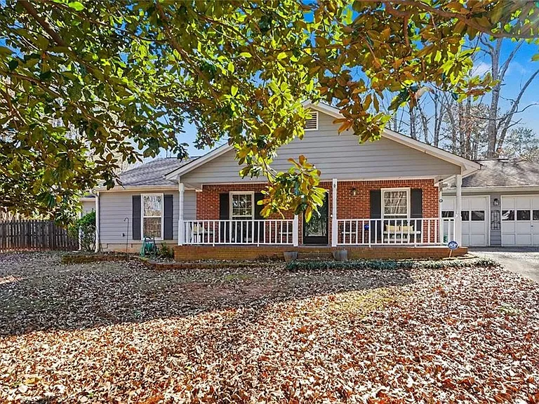 8671 Twin Oaks Dr — Photo 1