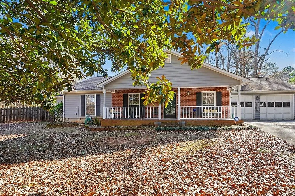 Photo 1 of 29 - 8671 Twin Oaks Dr - Jonesboro, GA Primary Photo - 8671 Twin Oaks Dr