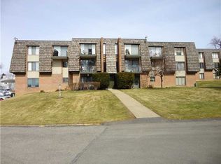 712 Forest Green Dr, Coraopolis, PA 15108
