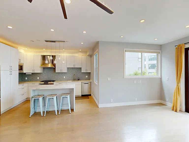 642 Mississippi St — Photo 11