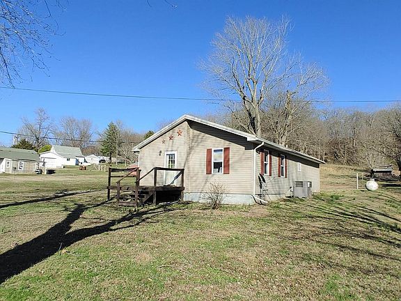 2nd image of 215 Railroad St