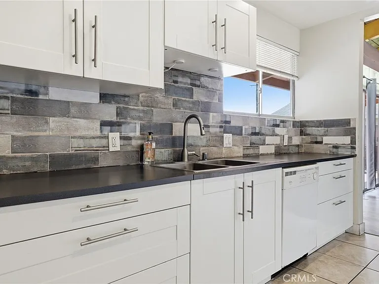 6732 Wooster Ave — Photo 8