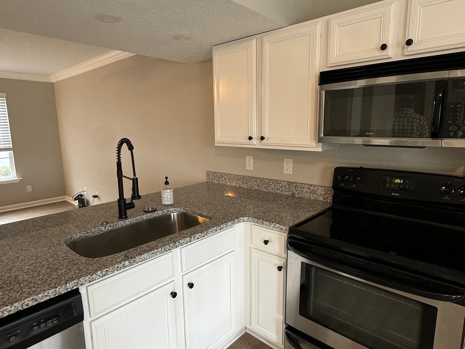 2 bed, 1080 sqft, $1,500 — Photo 4