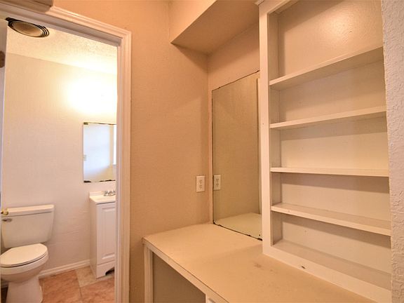 2nd image of 208 Morgan Pl #117