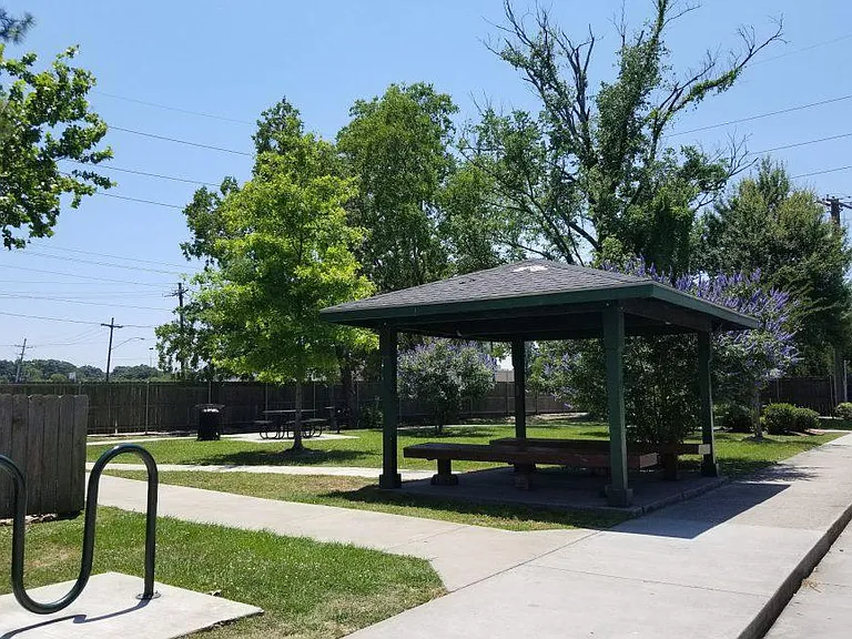 Renaissance Gateway — Photo 17