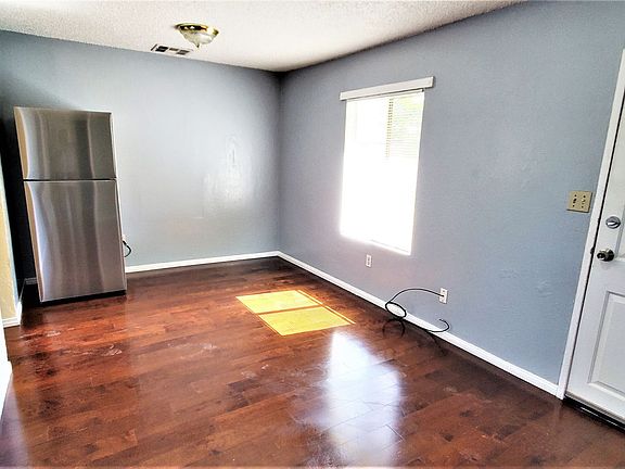 4th image of 217-231 E D St #217